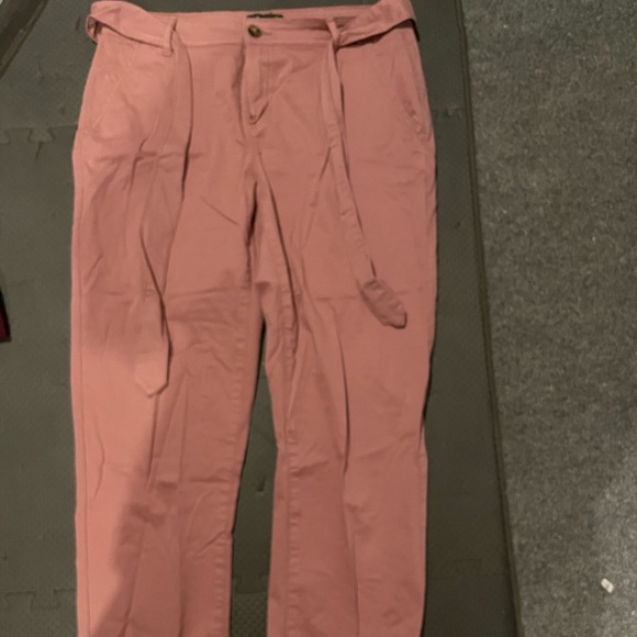 Reitmans Pants w/ Belt - Picture 4 of 4